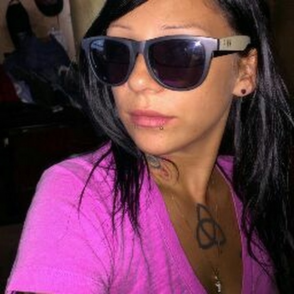 Meet your Posher, Lisa - Picture 1 of 2